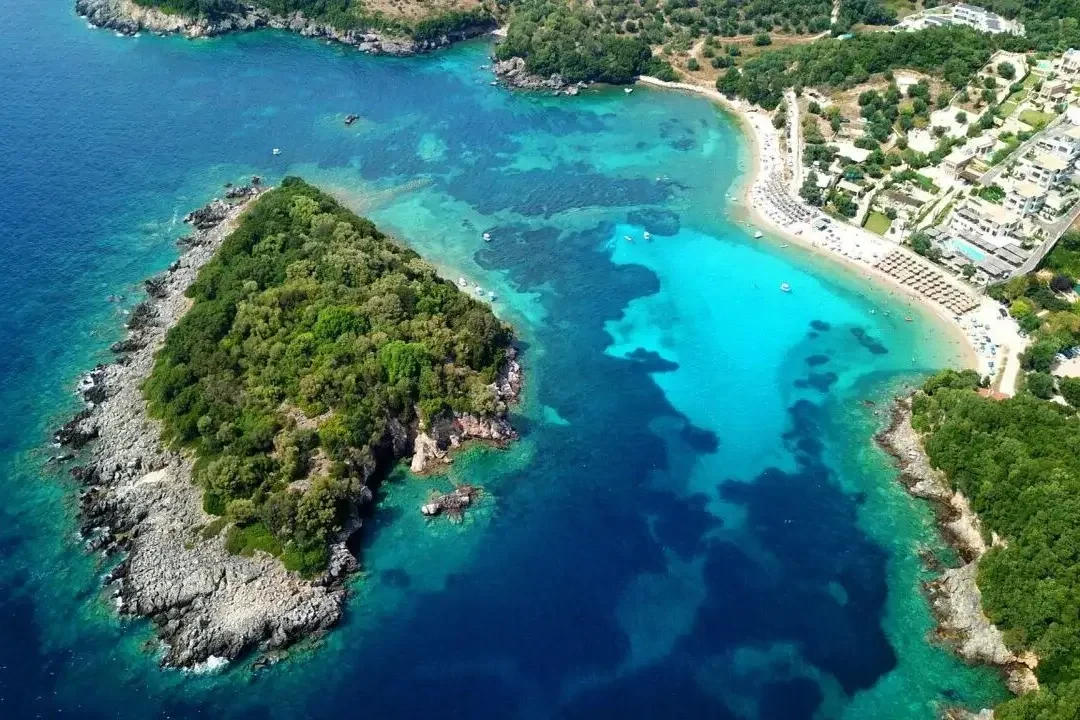 &Alpha;&epsilon;&rho;&omicron;&phi;&omega;&tau;&omicron;&gamma;&rho;&alpha;&phi;ί&alpha; &tau;&eta;&sigmaf; &pi;&alpha;&rho;&alpha;&lambda;ί&alpha;&sigmaf; &Alpha;&gamma;ί&alpha; &Pi;&alpha;&rho;&alpha;&sigma;&kappa;&epsilon;&upsilon;ή &sigma;&tau;&eta;&nu; &Pi;έ&rho;&delta;&iota;&kappa;&alpha; &Theta;&epsilon;&sigma;&pi;&rho;&omega;&tau;ί&alpha;&sigmaf;, &mu;&epsilon; &kappa;&alpha;&tau;&alpha;&gamma;ά&lambda;&alpha;&nu;&alpha; &nu;&epsilon;&rho;ά, &nu;&eta;&sigma;ά&kappa;&iota; &kappa;&alpha;&iota; &omicron;&rho;&gamma;&alpha;&nu;&omega;&mu;έ&nu;&eta; &alpha;&kappa;&tau;ή.