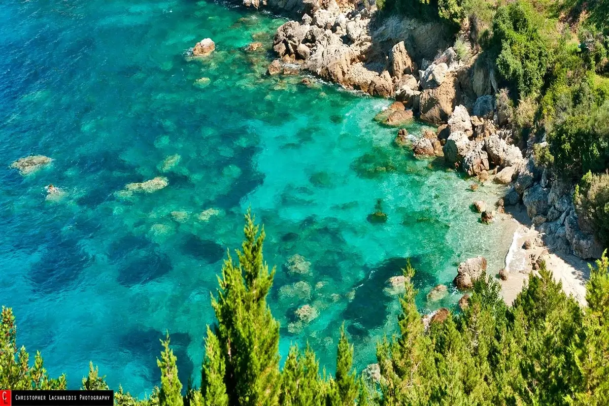 &Eta; &alpha;&pi;&omicron;&mu;&omicron;&nu;&omega;&mu;έ&nu;&eta; &pi;&alpha;&rho;&alpha;&lambda;ί&alpha; &Kappa;&alpha;&tau;&sigma;&omicron;&nu;ή&sigma;&iota; &mu;&epsilon; &tau;&upsilon;&rho;&kappa;&omicron;&upsilon;ά&zeta; &nu;&epsilon;&rho;ά, &beta;&rho;&alpha;&chi;ώ&delta;&eta; &alpha;&kappa;&tau;&omicron;&gamma;&rho;&alpha;&mu;&mu;ή &kappa;&alpha;&iota; &kappa;&alpha;&tau;&alpha;&pi;&rho;ά&sigma;&iota;&nu;&alpha; &pi;&epsilon;ύ&kappa;&alpha; &sigma;&tau;&eta;&nu; &Pi;έ&rho;&delta;&iota;&kappa;&alpha; &Theta;&epsilon;&sigma;&pi;&rho;&omega;&tau;ί&alpha;&sigmaf;.