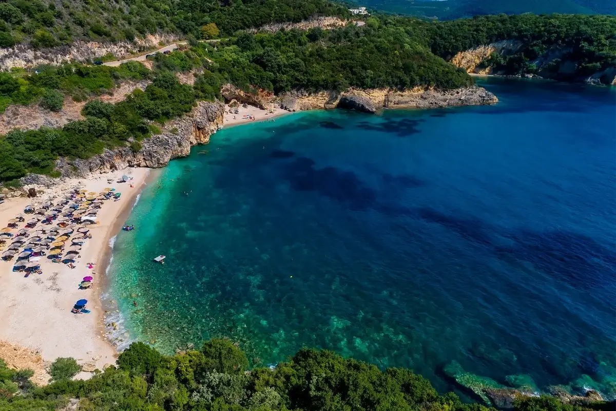 &Pi;&alpha;&rho;&alpha;&lambda;ί&alpha; &Mu;έ&gamma;&alpha; &Nu;&tau;&rho;ά&phi;&iota; &mu;&epsilon; &xi;&alpha;&pi;&lambda;ώ&sigma;&tau;&rho;&epsilon;&sigmaf; &kappa;&alpha;&iota; &tau;&iota;&rho;&kappa;&omicron;&upsilon;ά&zeta; &nu;&epsilon;&rho;ά, &pi;&epsilon;&rho;&iota;&tau;&rho;&iota;&gamma;&upsilon;&rho;&iota;&sigma;&mu;έ&nu;&eta; &alpha;&pi;ό &beta;&rho;ά&chi;&iota;&alpha; &kappa;&alpha;&iota; &pi;&lambda;&omicron;ύ&sigma;&iota;&alpha; &beta;&lambda;ά&sigma;&tau;&eta;&sigma;&eta; &sigma;&tau;&eta;&nu; &Pi;έ&rho;&delta;&iota;&kappa;&alpha; &Theta;&epsilon;&sigma;&pi;&rho;&omega;&tau;ί&alpha;&sigmaf;.